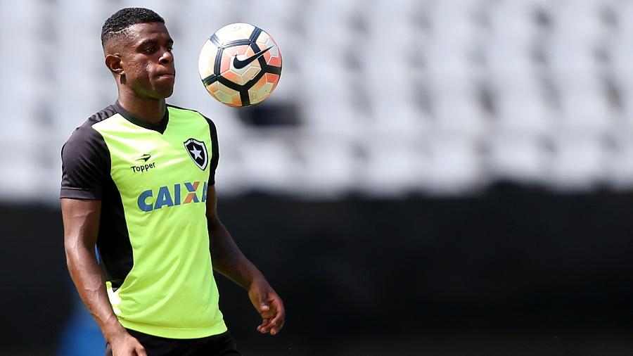 Marcelo iniciou fisioterapia no gramado e se aproximou ainda mais do retorno aos campos - Vitor Silva/SSPress/Botafogo