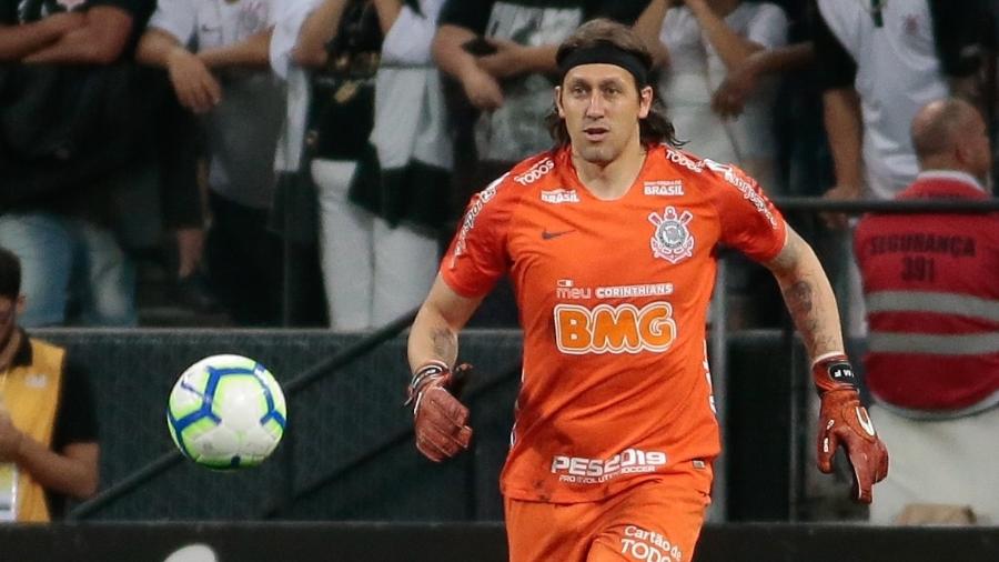 Goleiro Cássio em ação com os pés durante partida do Corinthians nesta temporada - Marcello Zambrana/AGIF