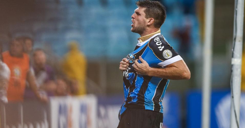 Kannemann comemora gol do Grêmio contra o Fluminense