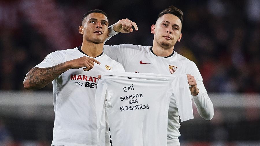 Brasileiro Diego Carlos e argentino Lucas Ocampos, do Sevilla, homenageiam Sala: "Emi sempre conosco" - Quality Sport Images/Getty Images