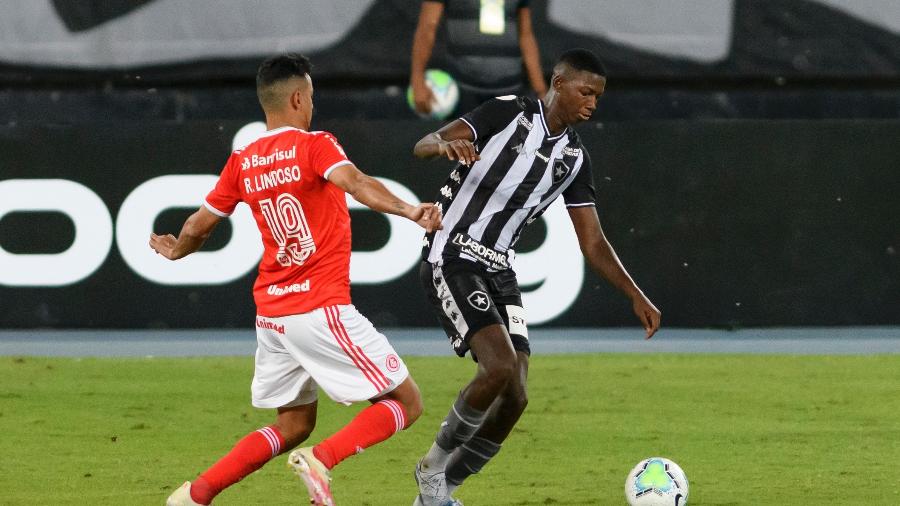 Matheus Babi, atacante do Botafogo - CELSO PUPO/FOTOARENA/ESTADÃO CONTEÚDO