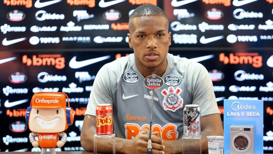 Xavier, volante do Corinthians, concede entrevista no CT Joaquim Grava - Rodrigo Coca/Corinthians
