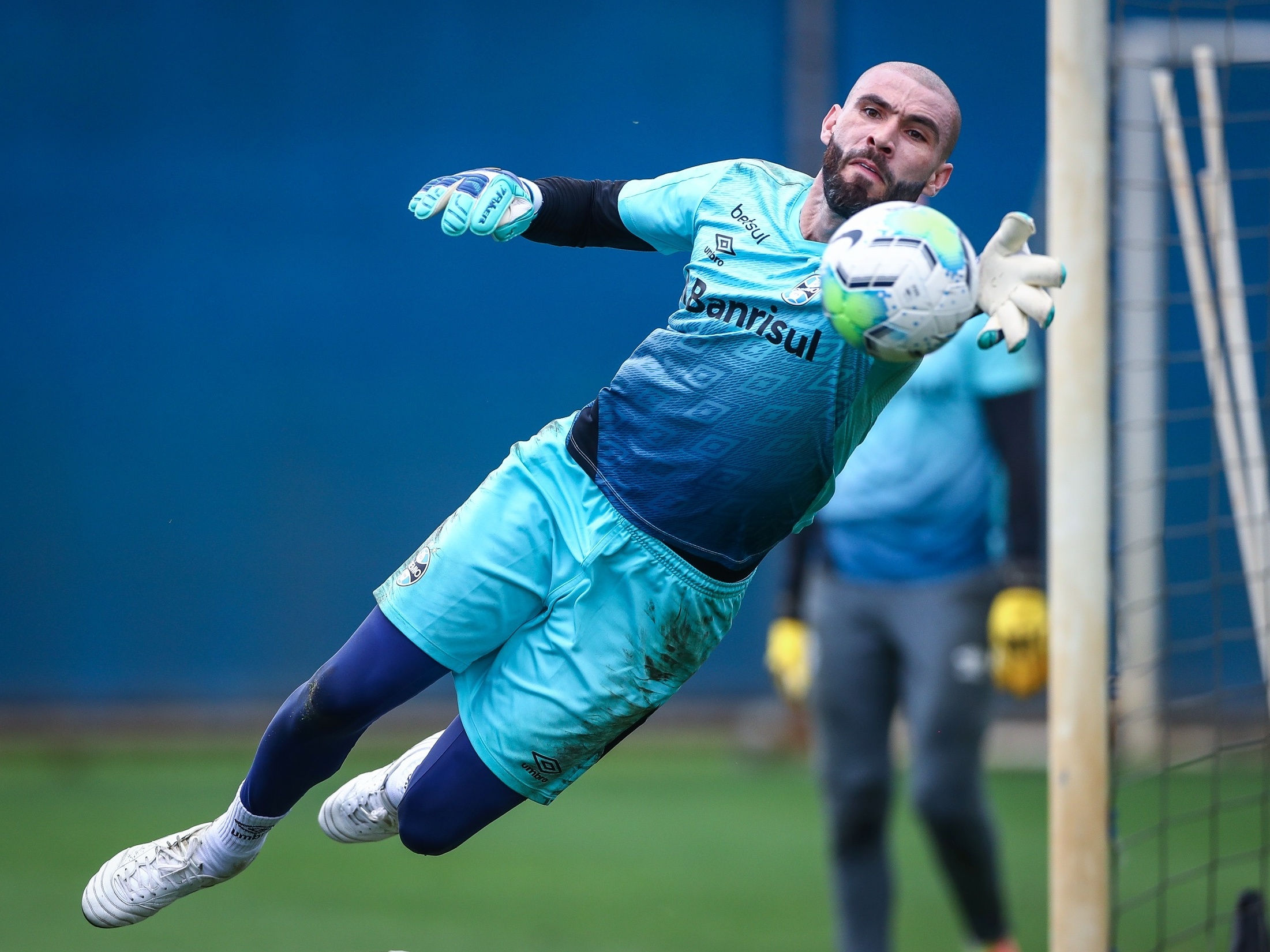 Promessa da base garante vitória do Grêmio em jogo-treino