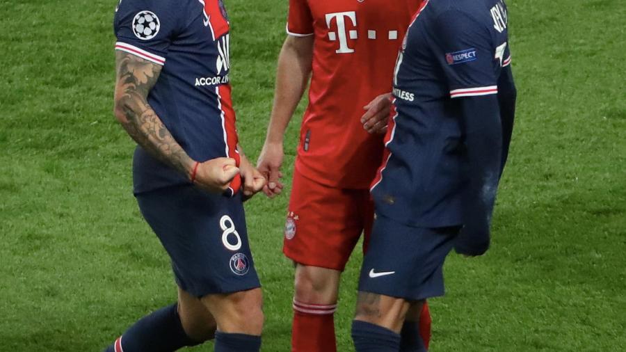 Leandro Paredes e Neymar Jr comemoram avanço às semifinais contra o Bayern de Munique - Xavier Laine/Getty Images