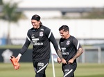 SP - Sao Paulo - 09/02/2023 - SUPERCOPA DO BRASIL FEMININA 2023,  CORINTHIANS X INTERNACIONAL - Gabi Portilho, a Corinthians player, competes  with Eskerdinha, a Internacional player, during a match at the