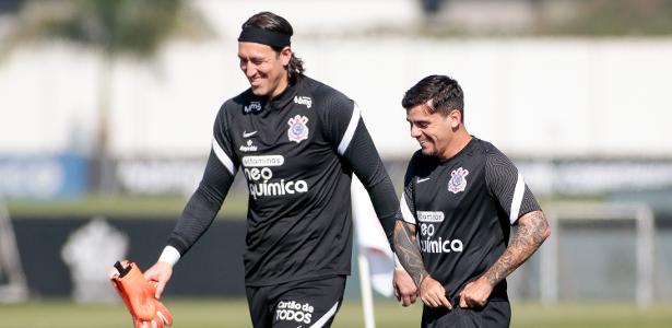 Homenagem de Fagner: usando camisa 12 do Corinthians no jogo sem Cássio.