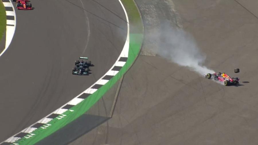 Max Verstappen leva a pior em toque com Lewis Hamilton, roda e abandona GP de Silverstone de Fórmula 1 - Reprodução/F1