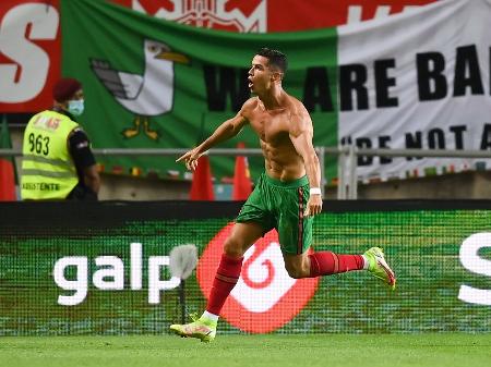 A lenda não tem fim. Imprensa mundial rendida ao novo feito de CR7 - Canal  Portugal