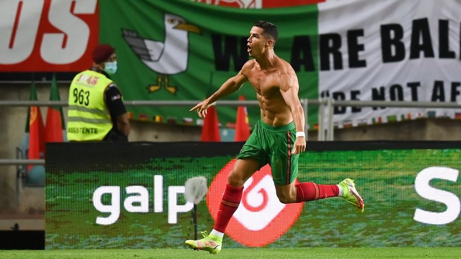 Cristiano Ronaldo comemora gol da vitória de Portugal contra a Irlanda, pelas Eliminatórias da Copa do Mundo de 2022 - Sportsfile via Getty Images