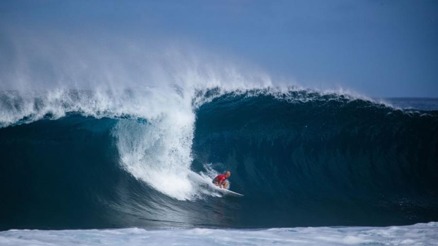 Kelly Slater em um das perfeitas esquerdas deste sábado - WSL