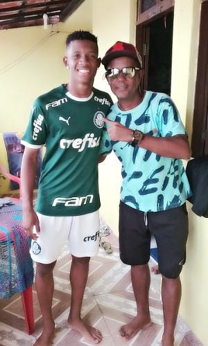 Danilo, volante do Palmeiras, ao lado do treinador Ailton Pereira