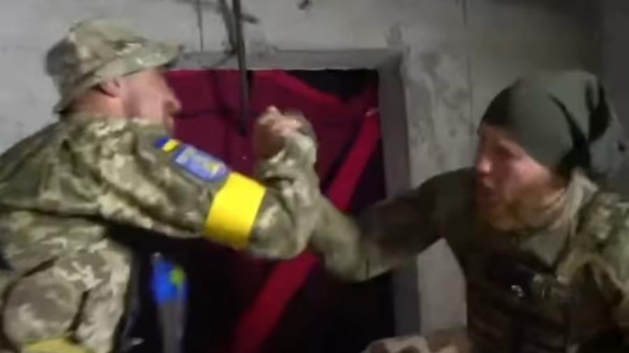 Combatentes de guerra ucranianos assistem a jogo pelas Eliminatórias - Reprodução/Instagram