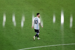 Lionel Messi em ação durante Argentina x Austrália nas oitavas da Copa - Hector Vivas - FIFA/FIFA via Getty Images