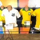 Exposição exibe 25 reproduções de camisas utilizadas por Pelé e seu pai