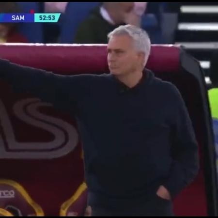 José Mourinho pede que torcedores da Roma parem com canto racista direcionado a Dejan Stankovic, técnico da Sampdoria - Reprodução/Twitter @Jmshow10_