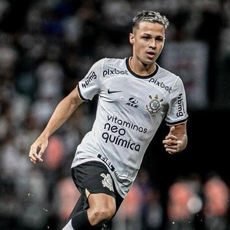 Matheus Araújo em ação pelo Corinthians