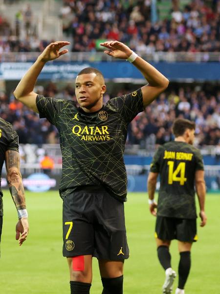 Mbappé comemora após marcar na partida do PSG contra o Troyes, pelo Francês - Johanna Geron/Reuters