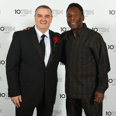 Terry Byrne ao lado de Pelé em 2015