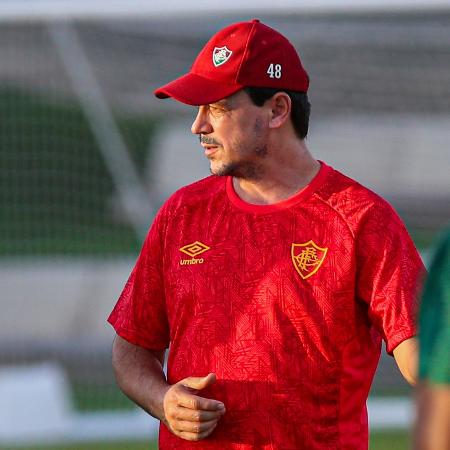 Fernando Diniz comanda treino do Fluminense em Jeddah, na Arábia Saudita