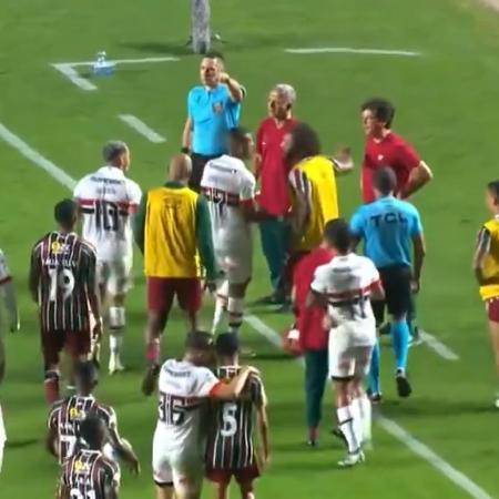 Atacante do São Paulo e técnico do Fluminense discutiram por causa de lateral