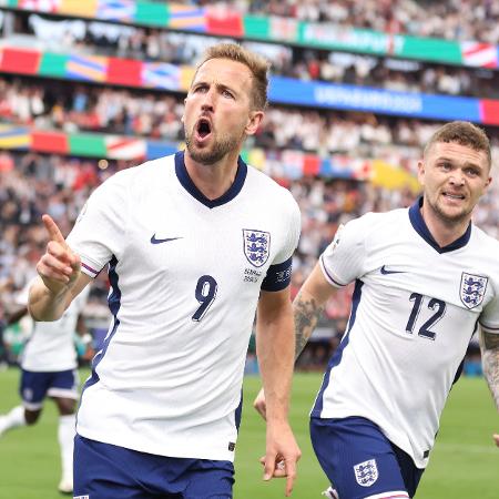 Harry Kane comemora gol da Inglaterra diante da Dinamarca na Eurocopa