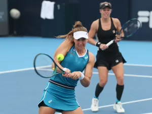 Bia Haddad mantém boa fase e vence na estreia das duplas do WTA 1000 de Pequim