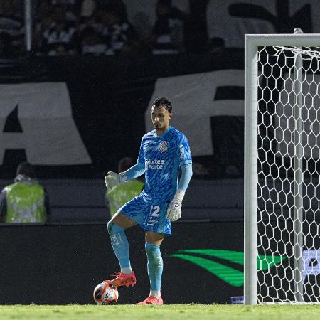 Matheus Donelli, do Corinthians, em ação contra o RB Bragantino, pelo Paulistão