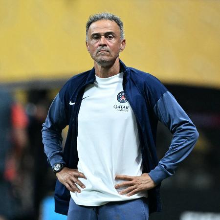 Luis Enrique, técnico do PSG, reclama de expulsão de Hernández contra o Bayern de Munique - PATRICIA DE MELO MOREIRA / AFP