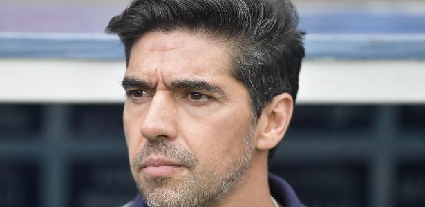 Abel adota formação com três zagueiros para confronto entre Palmeiras e Cruzeiro.