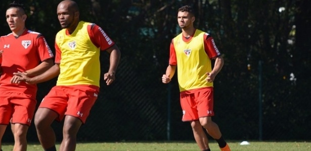 Lucão (à direita) foi deslocado de lado por Bauza para ter melhor desempenho - São Paulo/Divulgação