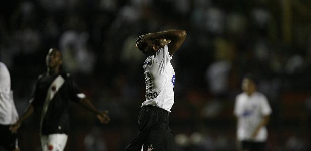 Corinthians mantém invencibilidade contra Vasco desde ano do rebaixamento.