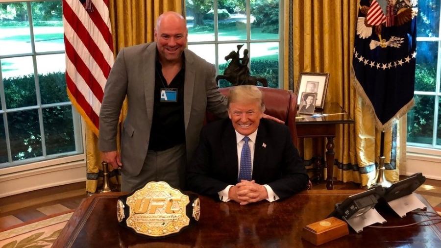 2.ago.2018 - Dana White visita a Casa Branca e dá cinturão do UFC para Donald Trump - divulgação/Casa Branca