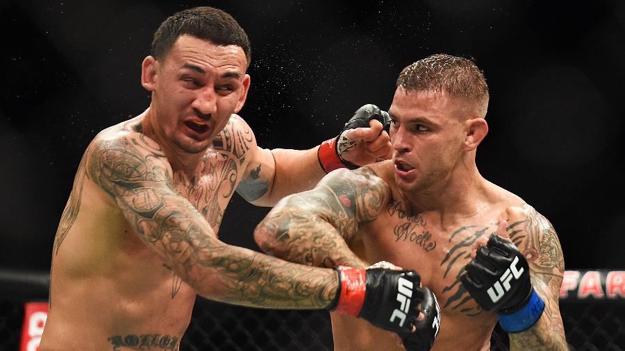 Dustin Poirier acerta Max Holloway durante UFC 236 Dustin Poirier acerta Max Holloway durante UFC 236