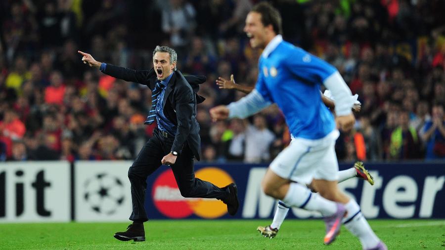 José Mourinho comemora depois de assegurar a classificação da Inter à final da Liga dos Campeões de 2010 - Ben Radford/Getty Images