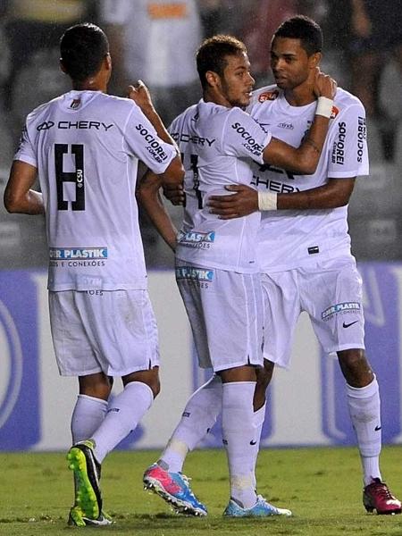Giva comemora gol com Neymar no Santos, em março de 2013 - Ivan Storti