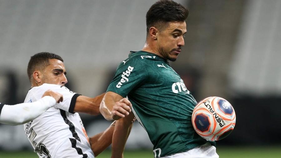 Gabriel e Willian disputam a bola no clássico Corinthians x Palmeiras, na primeira fase do Paulistão 2020 - Cesar Greco/Palmeiras