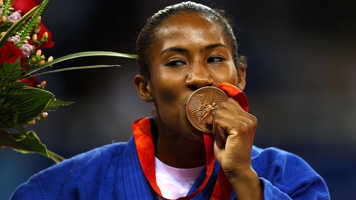 Medalhista olímpica, Ketleyn Quadros anuncia aposentadoria dos tatames