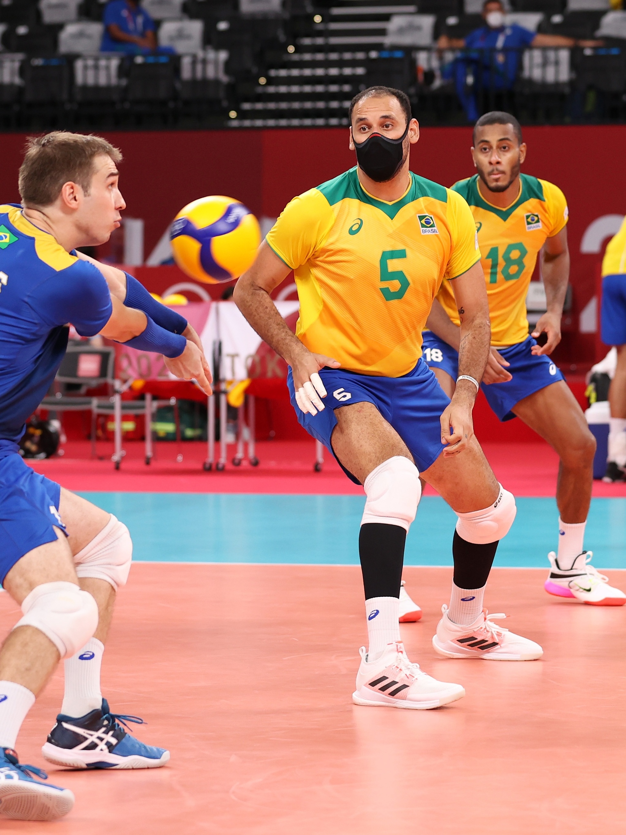 Líbero da Seleção de vôlei, Thales recebe enxurrada de críticas por atuação  contra os EUA - Lance!