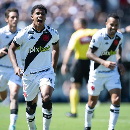 Andrey comemora gol pelo Vasco na Série B do Brasileiro - Jorge Rodrigues/AGIF