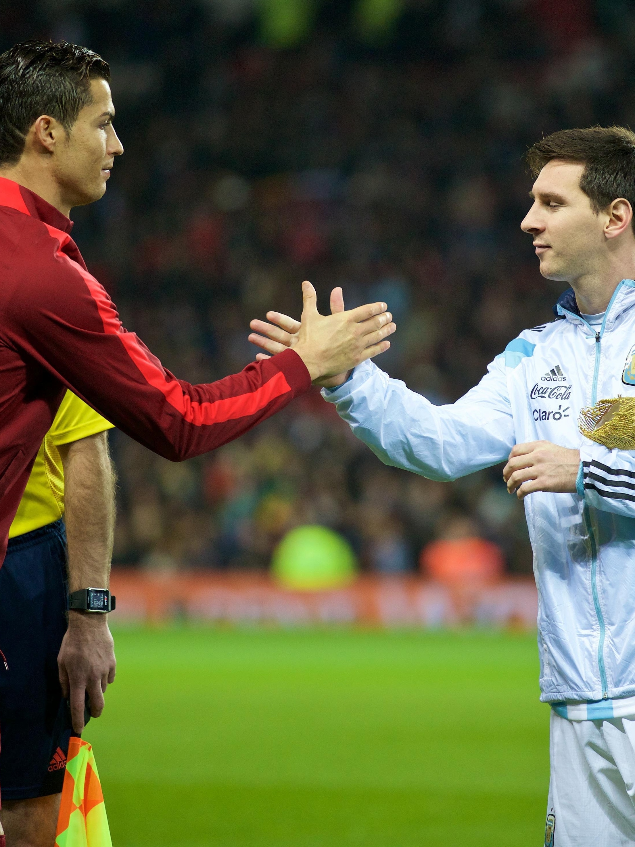 O pormenor que passou despercebido na fotografia de Messi e Ronaldo