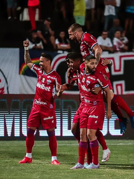 Jogadores do Fortaleza comemoram gol de Lucero contra o Santa Cruz - Leonardo Moreira / Fortaleza EC