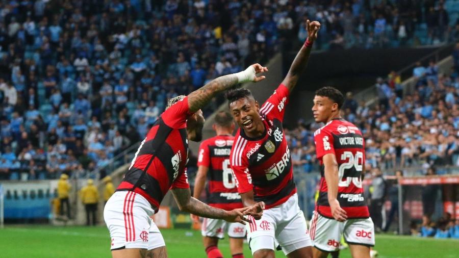Gabigol e Bruno Henrique fazem "fusão" após gol do Flamengo sobre o Grêmio: vitória categórica