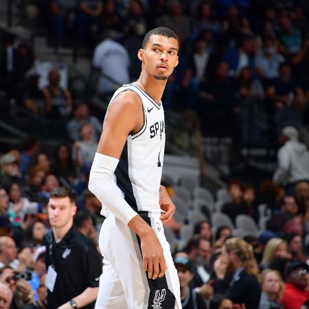 Victor Wembanyama, do San Antonio Spurs, durante jogo contra o Houston Rockets, pela pré-temporada da NBA