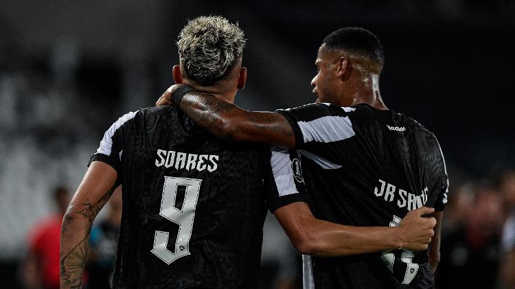 Tiquinho Soares e Júnior Santos marcaram em Botafogo x Aurora, confronto da Libertadores
