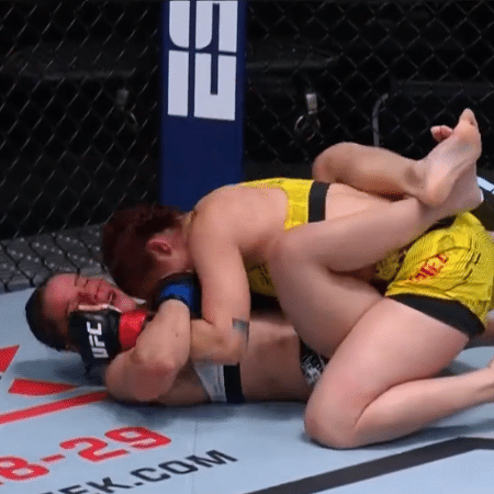 Ariane Sorriso vence luta no UFC após ser alvo de cabeçada ilegal de Piera Rodriguez