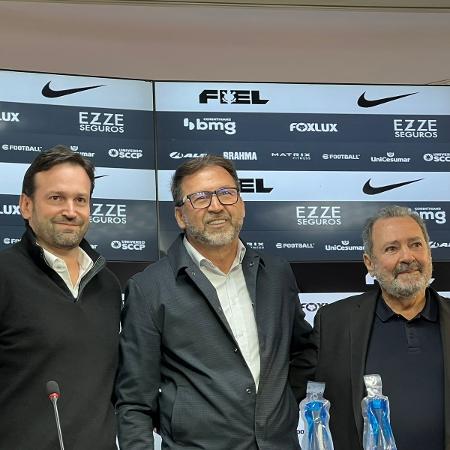 Presidente do Corinthians, Augusto Melo com Fred Luz e Pedro Silveira: que o do meio não atrapalhe os executivos