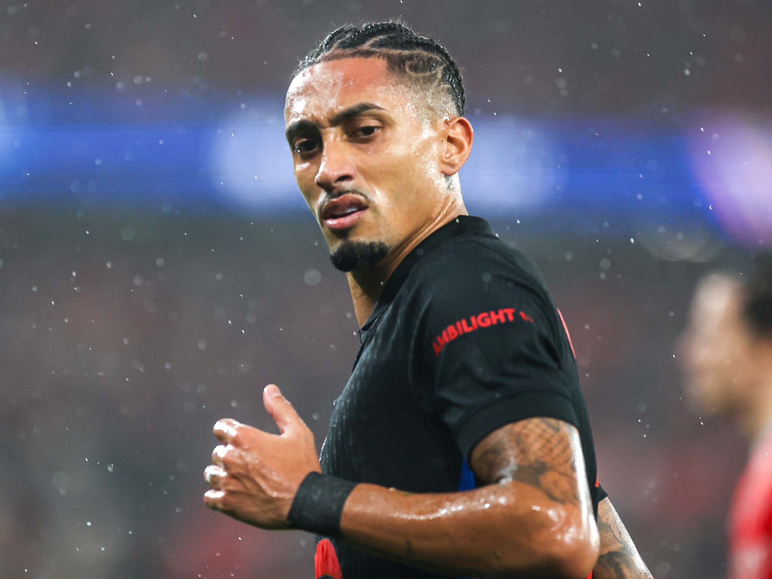 Barça faz mágica e vence Benfica com Raphinha herói em jogão em Lisboa