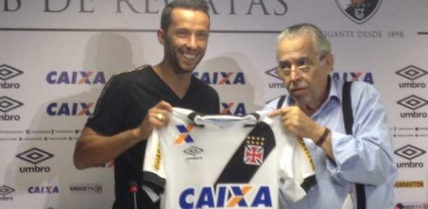 Camisa do Vasco está "limpa" agora sem os patrocínios da Caixa e da Viton 44 - Bruno Braz / UOL Esporte