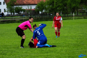 Quero jogar futebol: menina abusada pode encontrar acolhimento no esporte  - UOL Universa