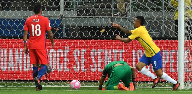 Gabriel Jesus comemora o segundo gol do Brasil contra o Chile nas Eliminatórias  - AFP PHOTO / Nelson ALMEIDA